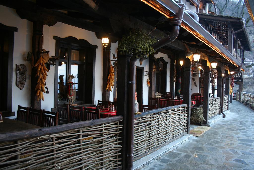 Шапкова Къща Hotell Delchevo Exteriör bild